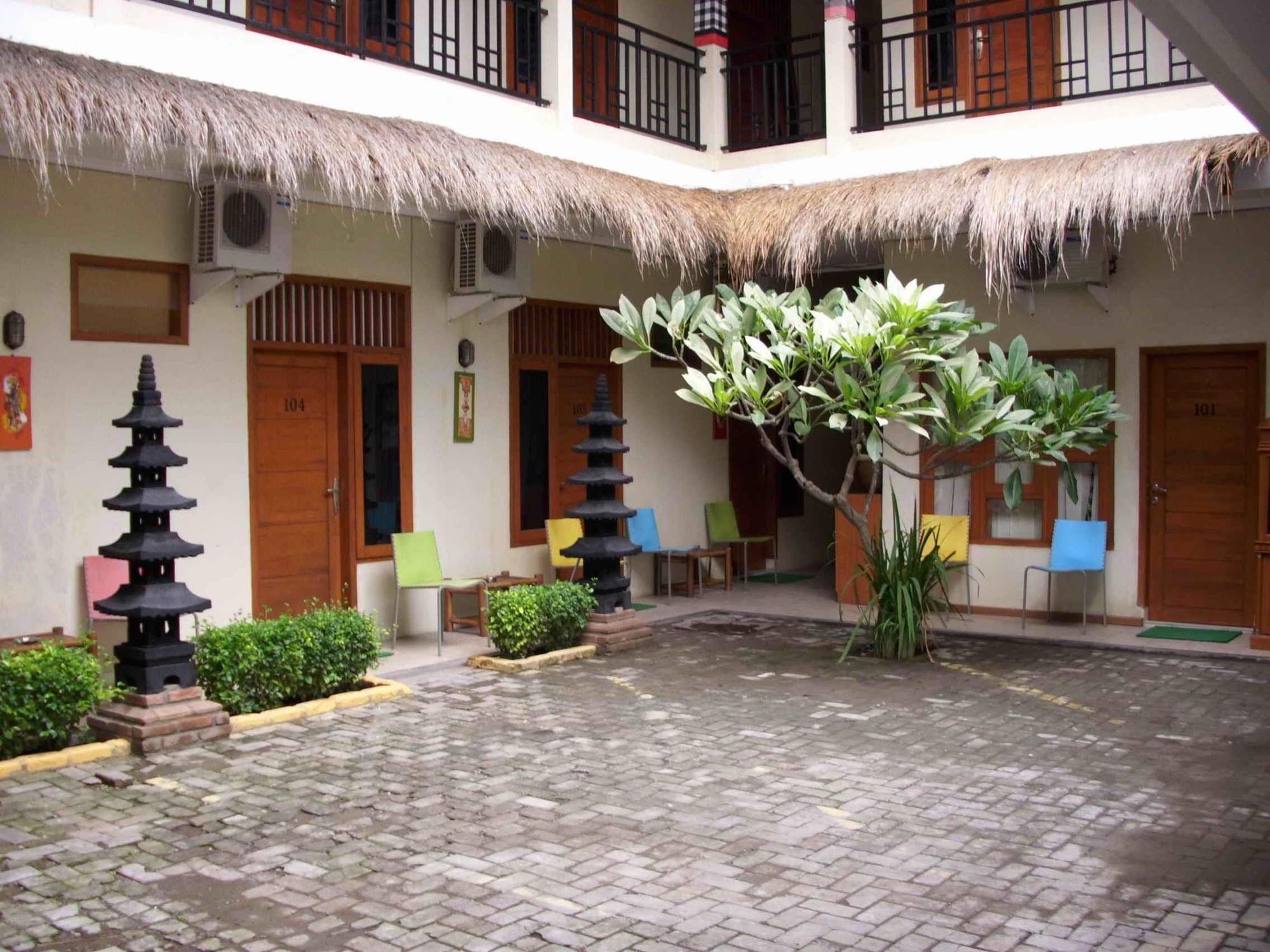 Capital O 90407 Wisma Bahtera Hotel Cirebon Exterior photo
